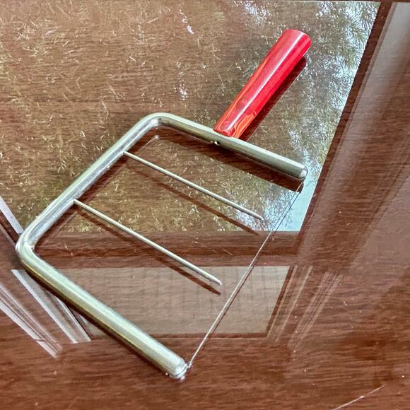 Vintage Red Swirled Bakelite Cheese Cutter, Cake Cutter Slicer Mid-Century - Picture 2 of 9